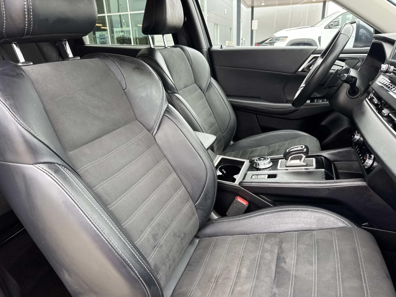 2024 Mitsubishi Outlander Base