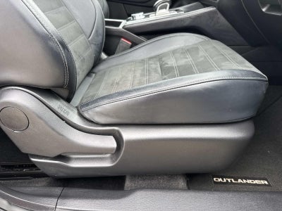 2024 Mitsubishi Outlander Base