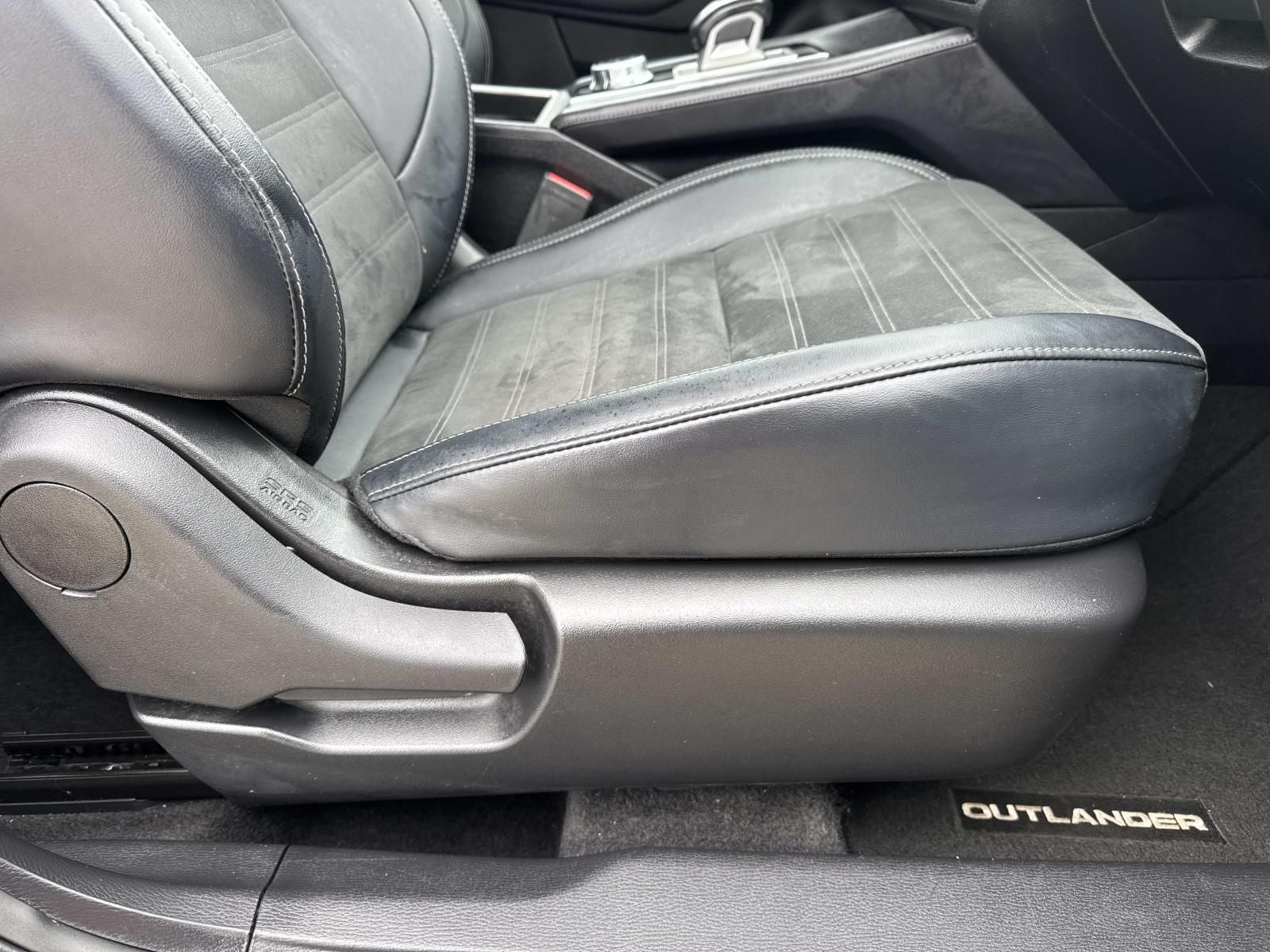 2024 Mitsubishi Outlander Base