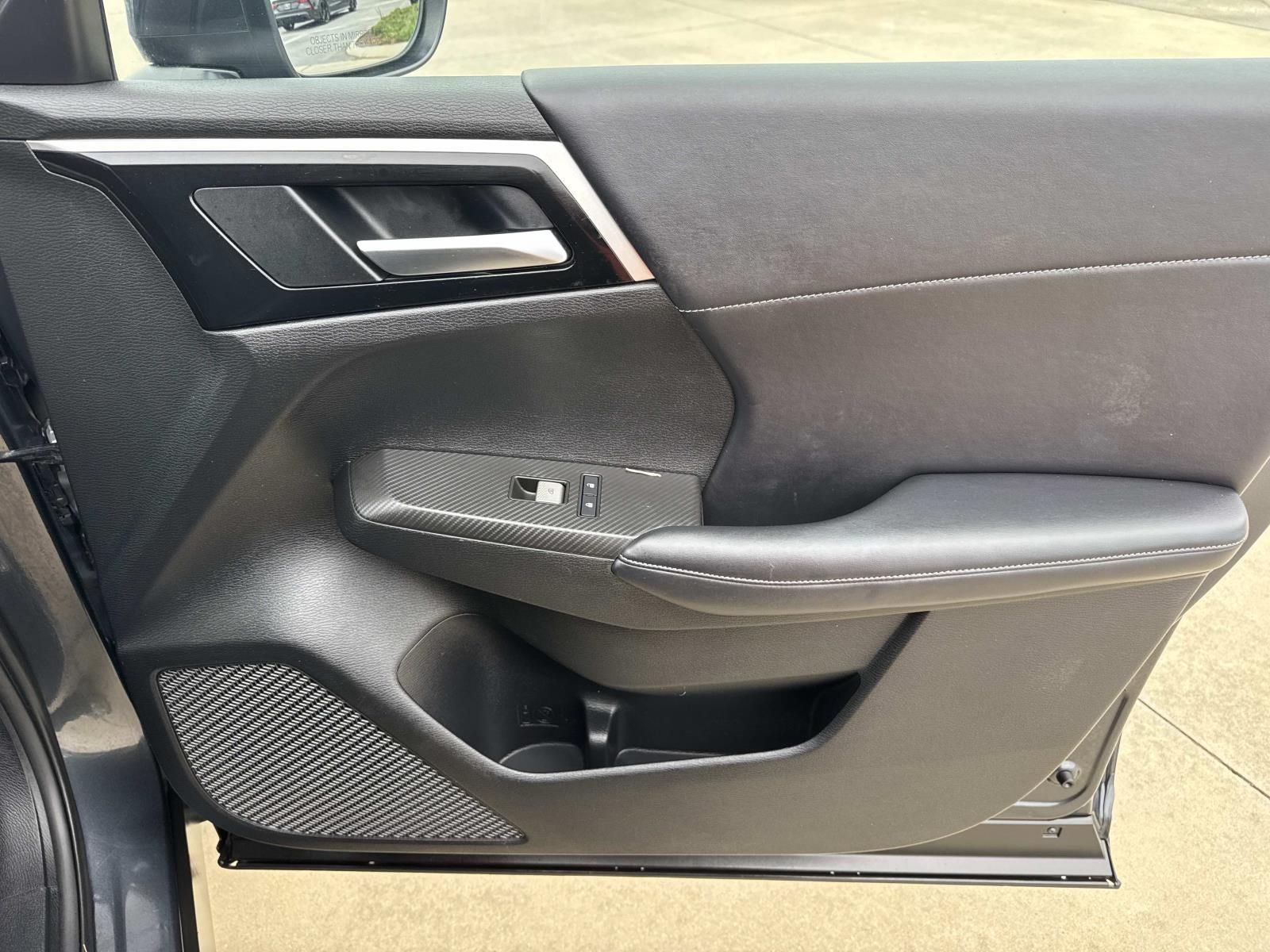2024 Mitsubishi Outlander Base