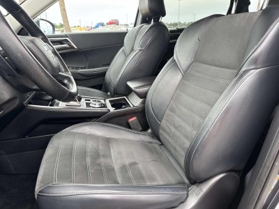 2024 Mitsubishi Outlander Base