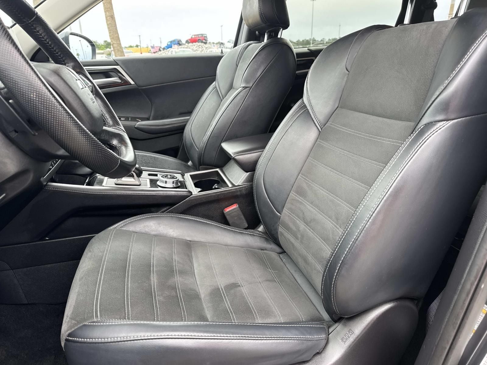 2024 Mitsubishi Outlander Base