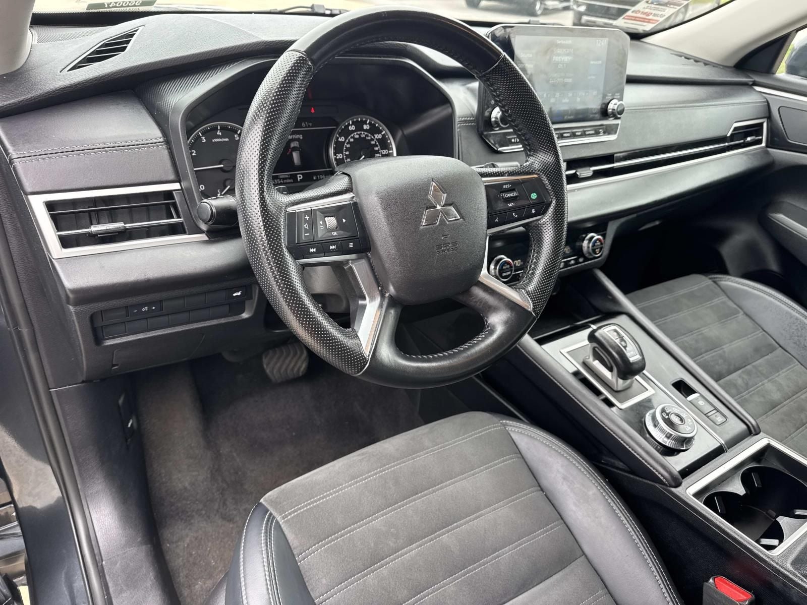 2024 Mitsubishi Outlander Base