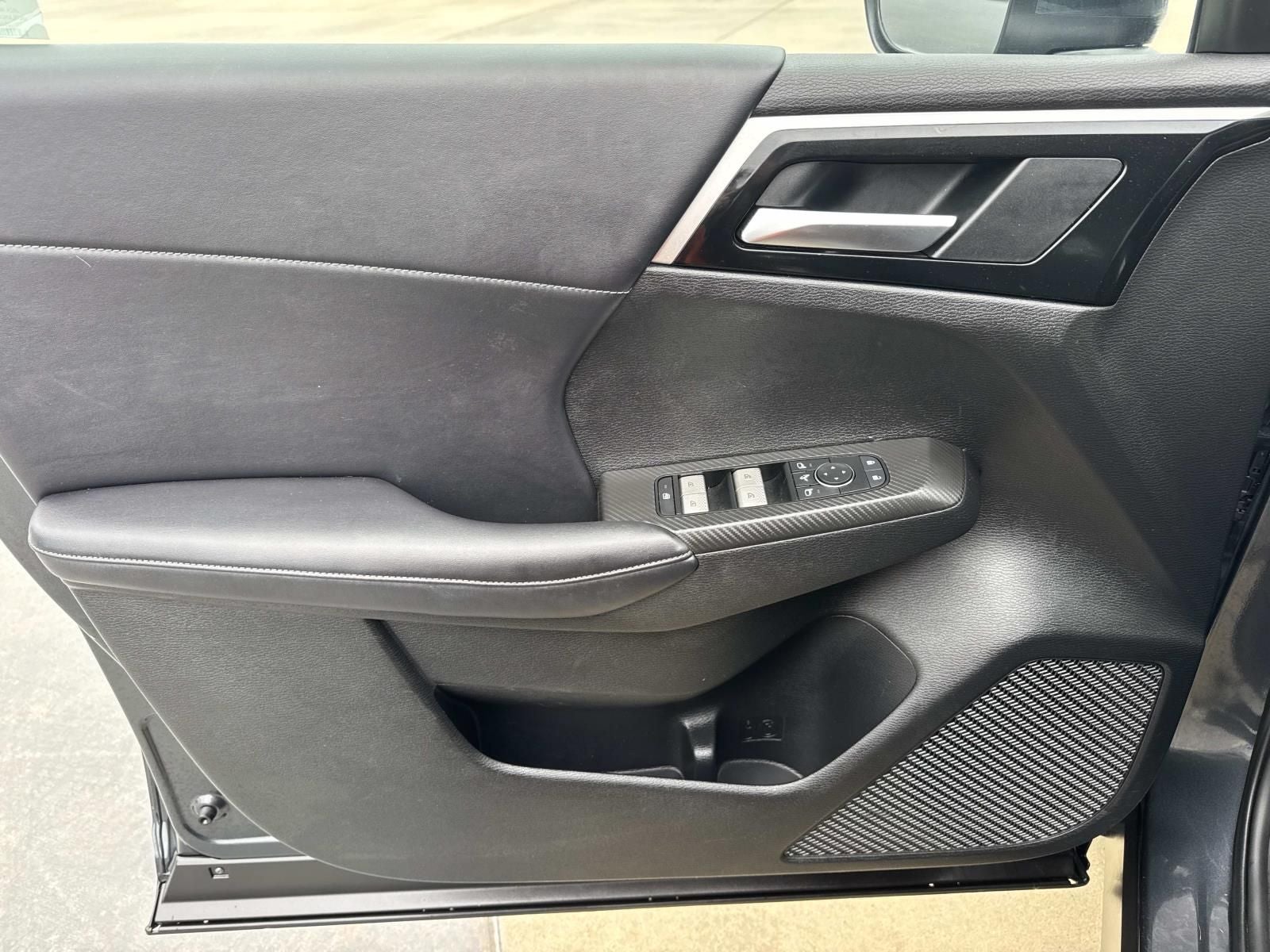 2024 Mitsubishi Outlander Base