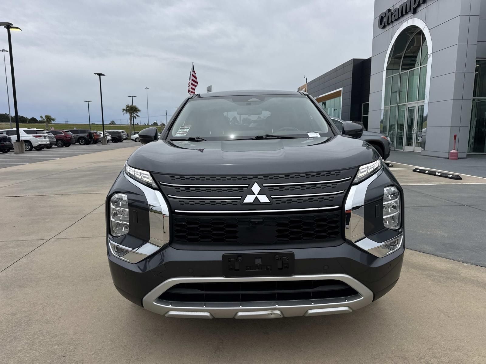 2024 Mitsubishi Outlander Base