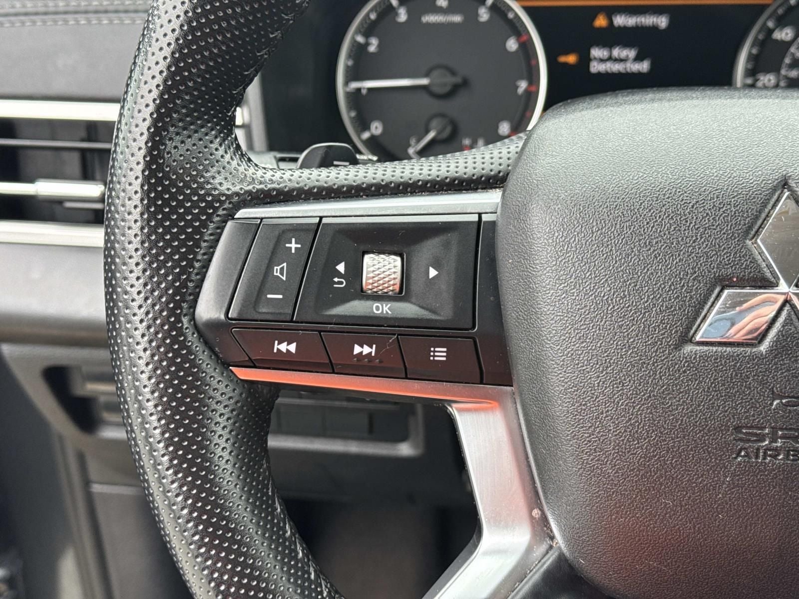 2024 Mitsubishi Outlander Base