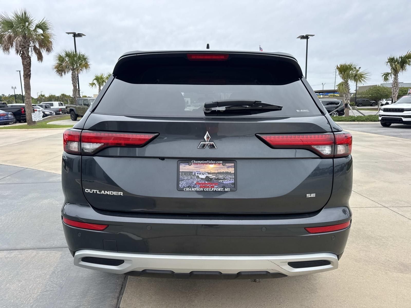 2024 Mitsubishi Outlander Base
