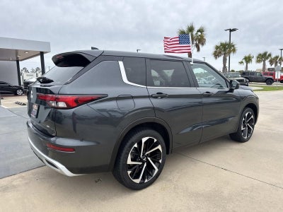 2024 Mitsubishi Outlander Base