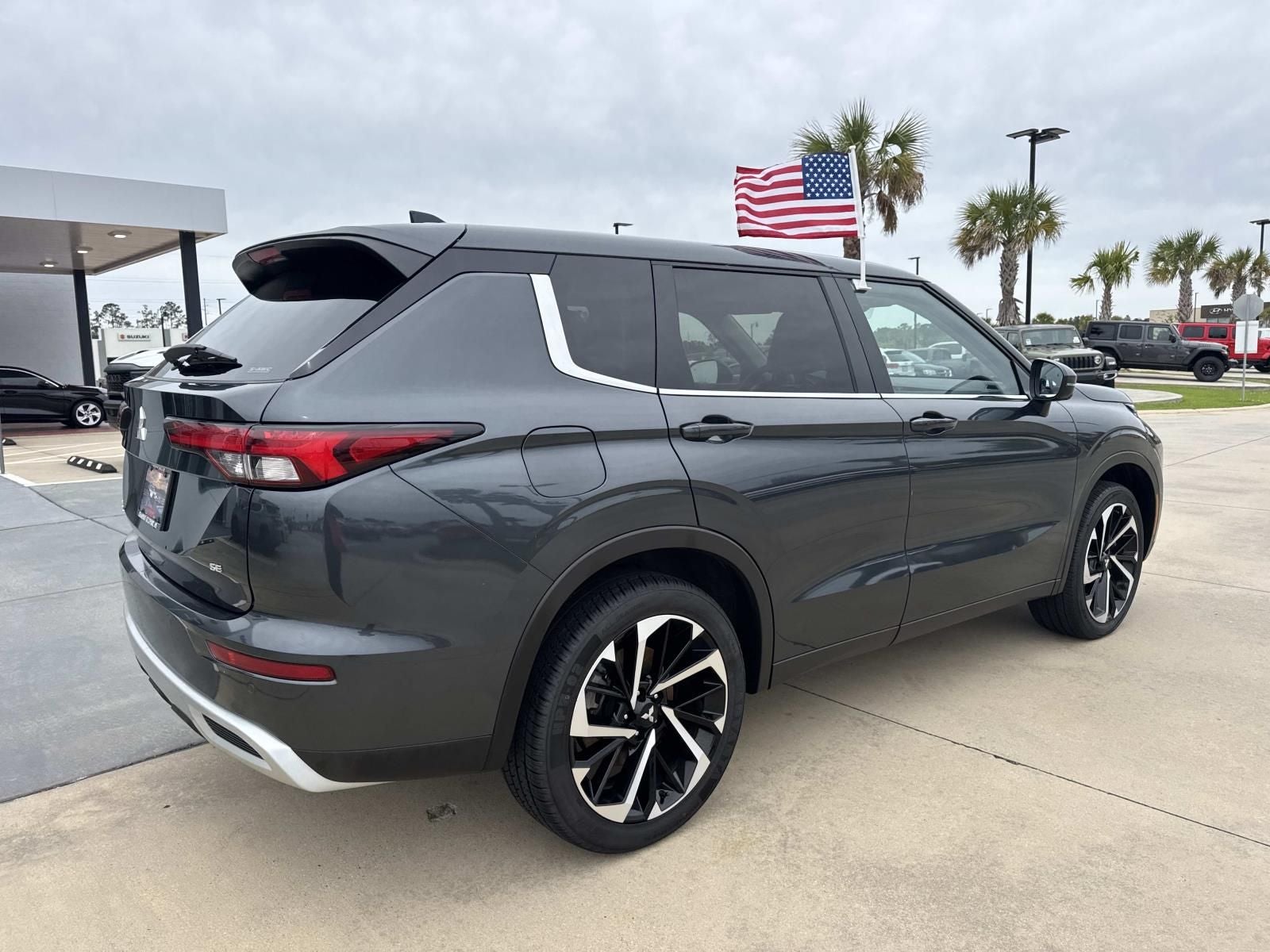 2024 Mitsubishi Outlander Base